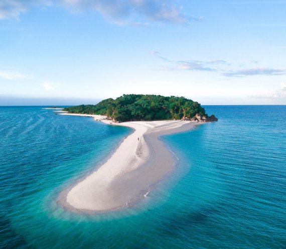 Die kleine Insel “Cresta De Gallo”