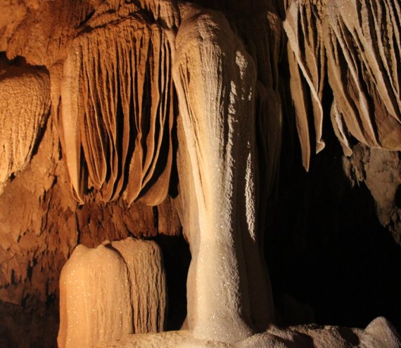Lobo Caves